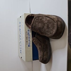 Skecher Relaxed Fit Memory Form Expected Slippers SZ 9 Brown  NIB